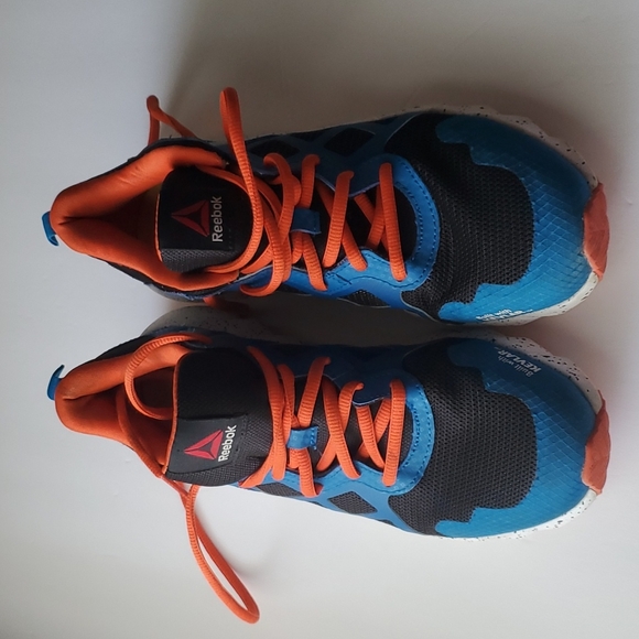 Reebok sz 5.5 - Picture 1 of 4